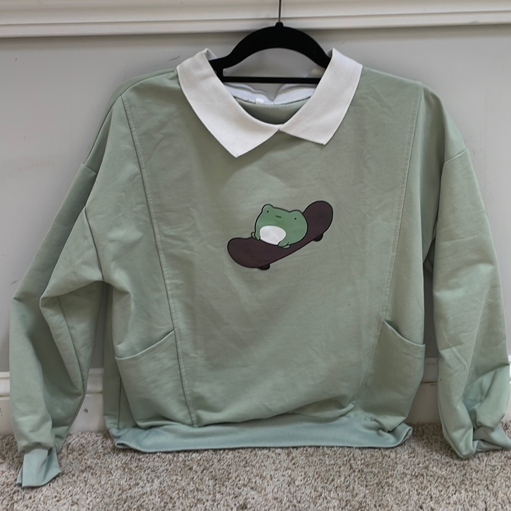 Mens small aesthetic frog on skate board collard shirt